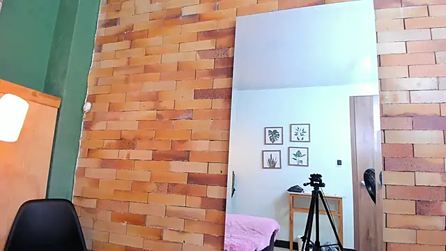 milavega  online show from 10.28.25