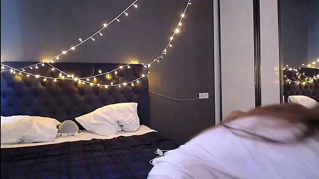 tokyomeow online show from 11.30.25