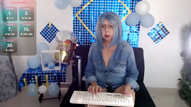 Snapshot of ruth_blue21 chatting on 09.22.25 ruth blue21 online show from 09.22.25