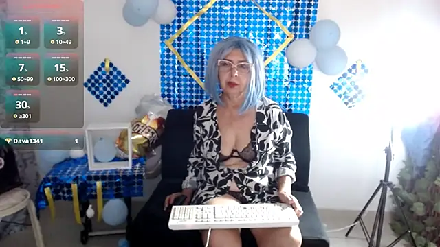 Snapshot of ruth_blue21 chatting on 10.01.25 ruth blue21 online show from 10.01.25