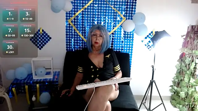 Snapshot of ruth_blue21 chatting on 10.07.25 ruth blue21 online show from 10.07.25