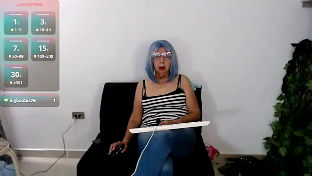 Snapshot of ruth_blue21 chatting on 10.26.25 ruth blue21 online show from 10.26.25