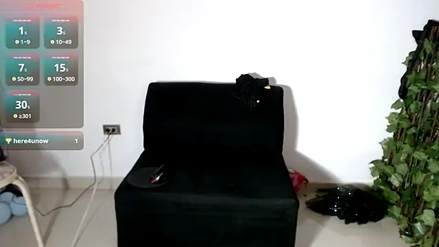 Snapshot of ruth_blue21 chatting on 10.27.25 ruth blue21 online show from 10.27.25