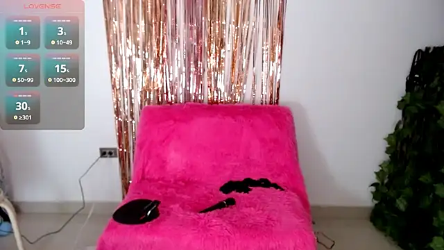 Snapshot of ruth_blue21 chatting on 12.03.25 ruth blue21 online show from 12.03.25