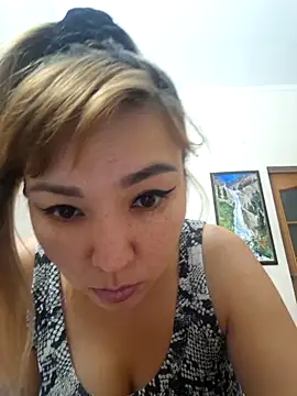 Snapshot of HellaWerlous chatting on 09.13.25 HellaWerlous online show from 09.13.25