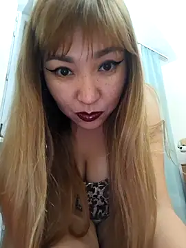 Snapshot of HellaWerlous chatting on 09.22.25 HellaWerlous online show from 09.22.25