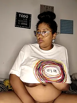 Snapshot of MeliBoobs chatting on 09.19.25 MeliBoobs online show from 09.19.25