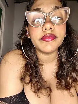 Snapshot of MeliBoobs chatting on 10.07.25 MeliBoobs online show from 10.07.25