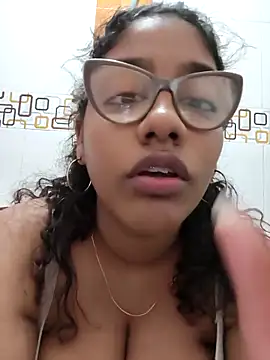 Snapshot of MeliBoobs chatting on 10.09.25 MeliBoobs online show from 10.09.25