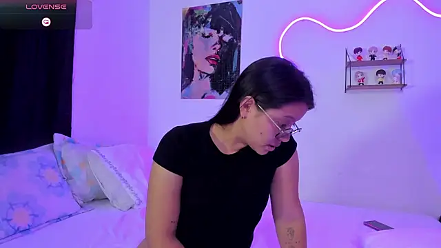 Dilan and Mia online show from 11.21.25