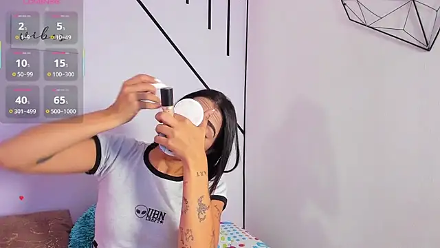 MiahCornell  online show from 12.04.25