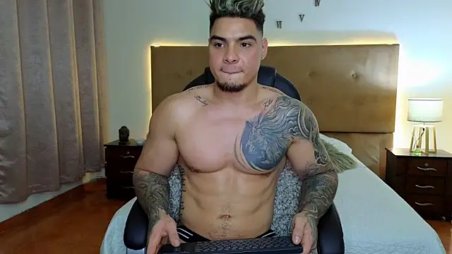 Snapshot of Steven_Velez chatting on 10.04.25 Steven Velez online show from 10.04.25