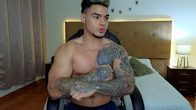 Snapshot of Steven_Velez chatting on 10.05.25 Steven Velez online show from 10.05.25