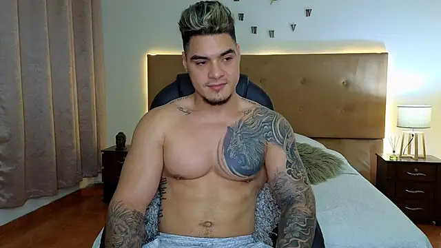 Snapshot of Steven_Velez chatting on 10.06.25 Steven Velez online show from 10.06.25