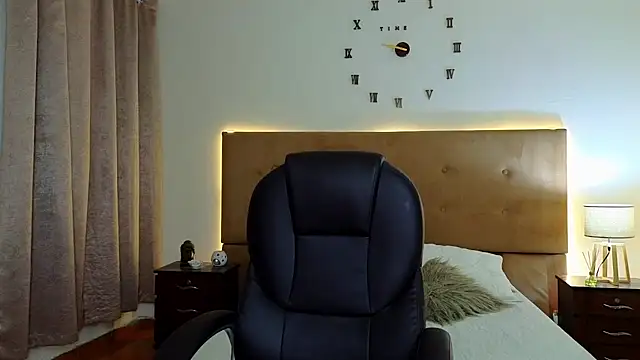 Snapshot of Steven_Velez chatting on 10.11.25 Steven Velez online show from 10.11.25