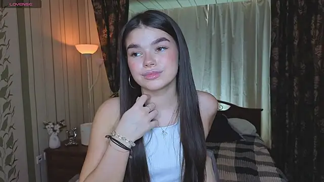 Snapshot of HollisHearl chatting on 09.10.25 HollisHearl online show from 09.10.25