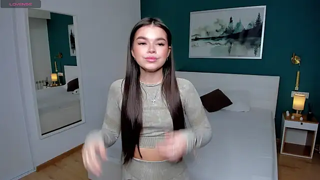 Snapshot of HollisHearl chatting on 09.12.25 HollisHearl online show from 09.12.25