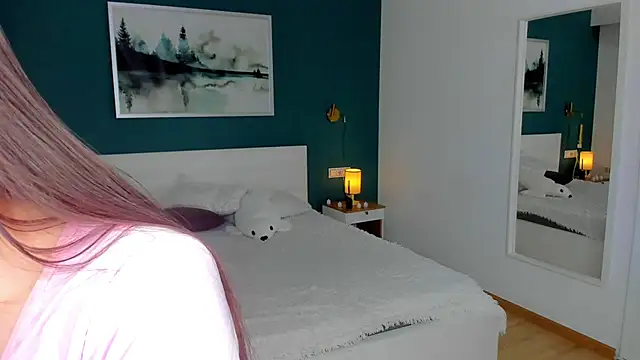 Snapshot of HollisHearl chatting on 11.29.25 HollisHearl online show from 11.29.25