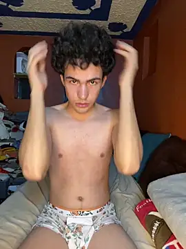 Snapshot of danloveo chatting on 12.18.25 danloveo online show from 12.18.25