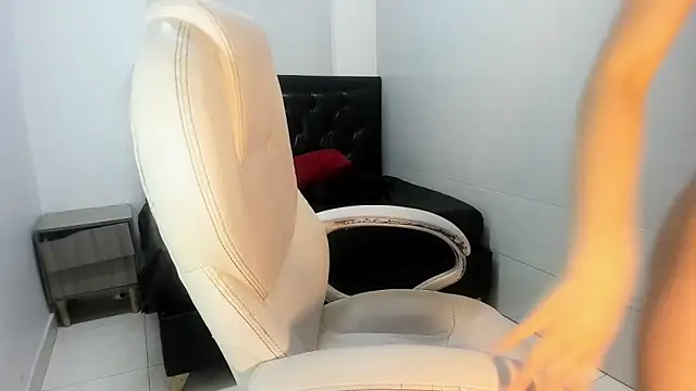 Snapshot of AshleyVanessaRx chatting on 12.15.25 AshleyVanessaRx online show from 12.15.25
