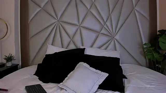 MeganHoffmaan online show from 11.19.25