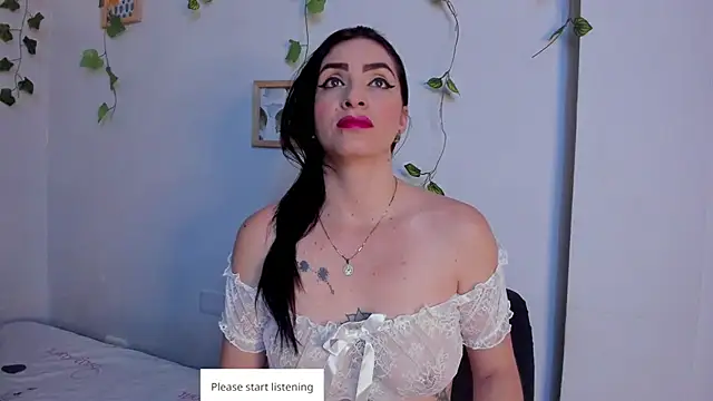 Snapshot of MeganHoffmaan chatting on 05.22.26 MeganHoffmaan online show from 05.22.26