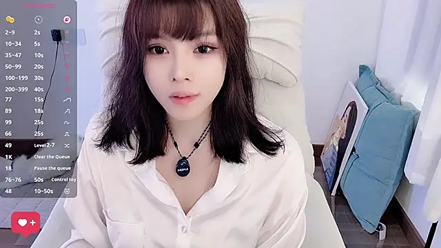 Snapshot of yara_hot1 chatting on 10.27.25 yara hot1 online show from 10.27.25