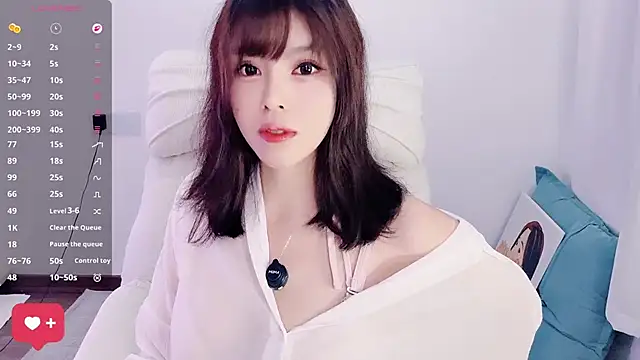 Snapshot of yara_hot1 chatting on 11.22.25 yara hot1 online show from 11.22.25