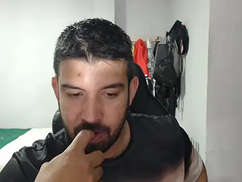 Axel11113 online show from 11.22.25