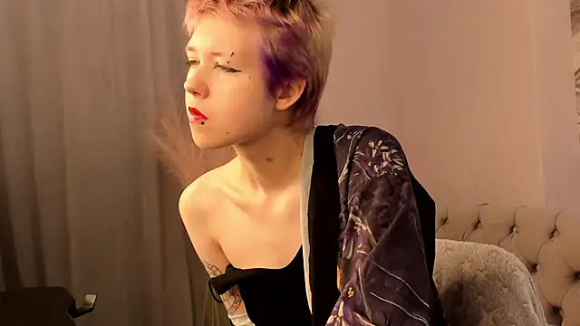 CarolineRichter online show from 10.18.25