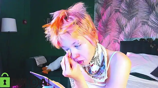 CarolineRichter online show from 12.19.25