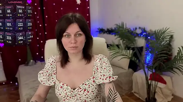 Snapshot of TinaMelt chatting on 12.05.25 TinaMelt online show from 12.05.25