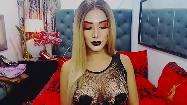 Snapshot of Mistress4fun chatting on 09.29.25 Mistress4fun online show from 09.29.25