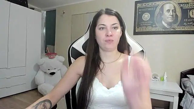 Snapshot of EmiLovsi chatting on 10.09.25 EmiLovsi online show from 10.09.25