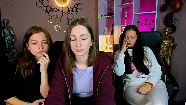 eva smiith  online show from 12.22.25