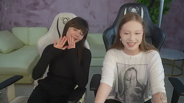 Snapshot of Esmie_Smile chatting on 11.01.25 Esmie Smile online show from 11.01.25