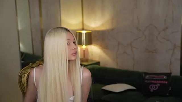 Snapshot of Esmie_Smile chatting on 11.07.25 Esmie Smile online show from 11.07.25