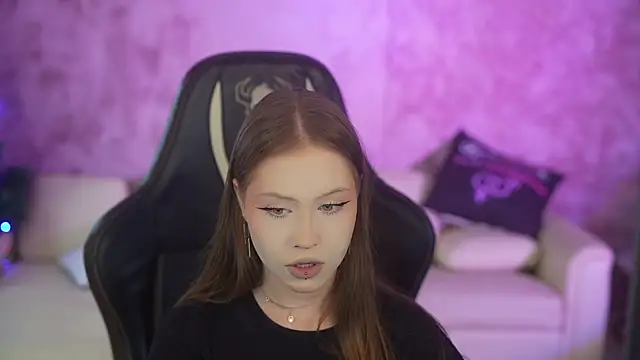 Esmie Smile online show from 01.10.26