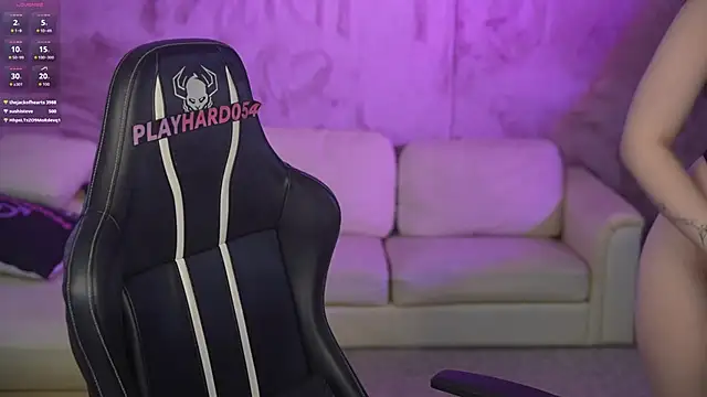 Snapshot of Esmie_Smile chatting on 02.13.26 Esmie Smile online show from 02.13.26