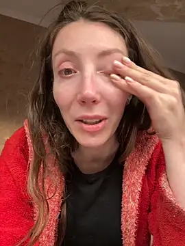 HellaryTourent online show from 10.29.25