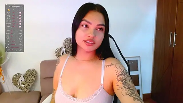 Snapshot of gaby_saikoz chatting on 10.14.25 gaby saikoz online show from 10.14.25