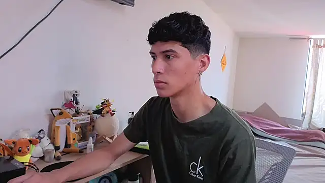 Snapshot of LuClawthorne_ chatting on 03.19.26 LuClawthorne online show from 03.19.26