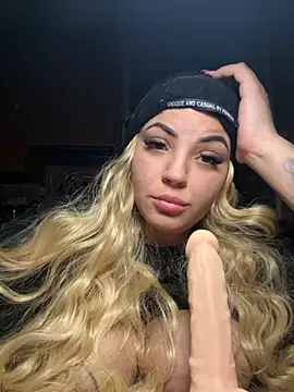 Snapshot of sexybunny18255 chatting on 10.14.25 sexybunny18255 online show from 10.14.25