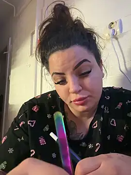 Snapshot of sexybunny18255 chatting on 12.15.25 sexybunny18255 online show from 12.15.25