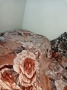 Queen-15 online show from 10.18.25