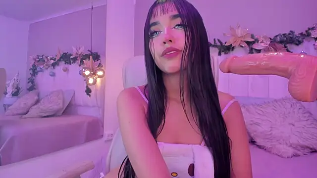 Snapshot of Rachell_Ross_ chatting on 12.13.25 Rachell Ross online show from 12.13.25