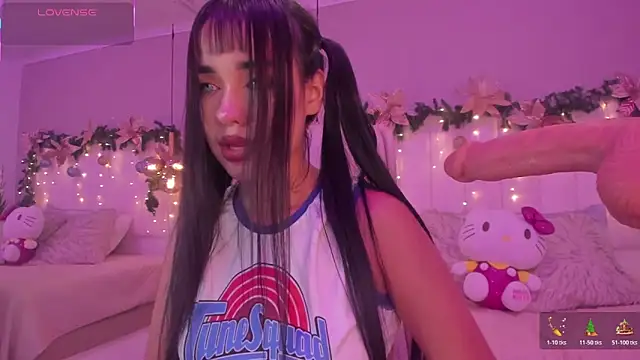 Snapshot of Rachell_Ross_ chatting on 12.15.25 Rachell Ross online show from 12.15.25