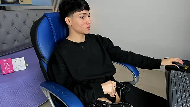 SamBlack  online show from 04.15.26