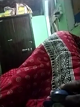 Snapshot of RAYI_Queen_4 chatting on 10.28.25 RAYI Queen 4 online show from 10.28.25