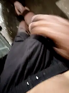 Snapshot of RAYI_Queen_4 chatting on 11.29.25 RAYI Queen 4 online show from 11.29.25